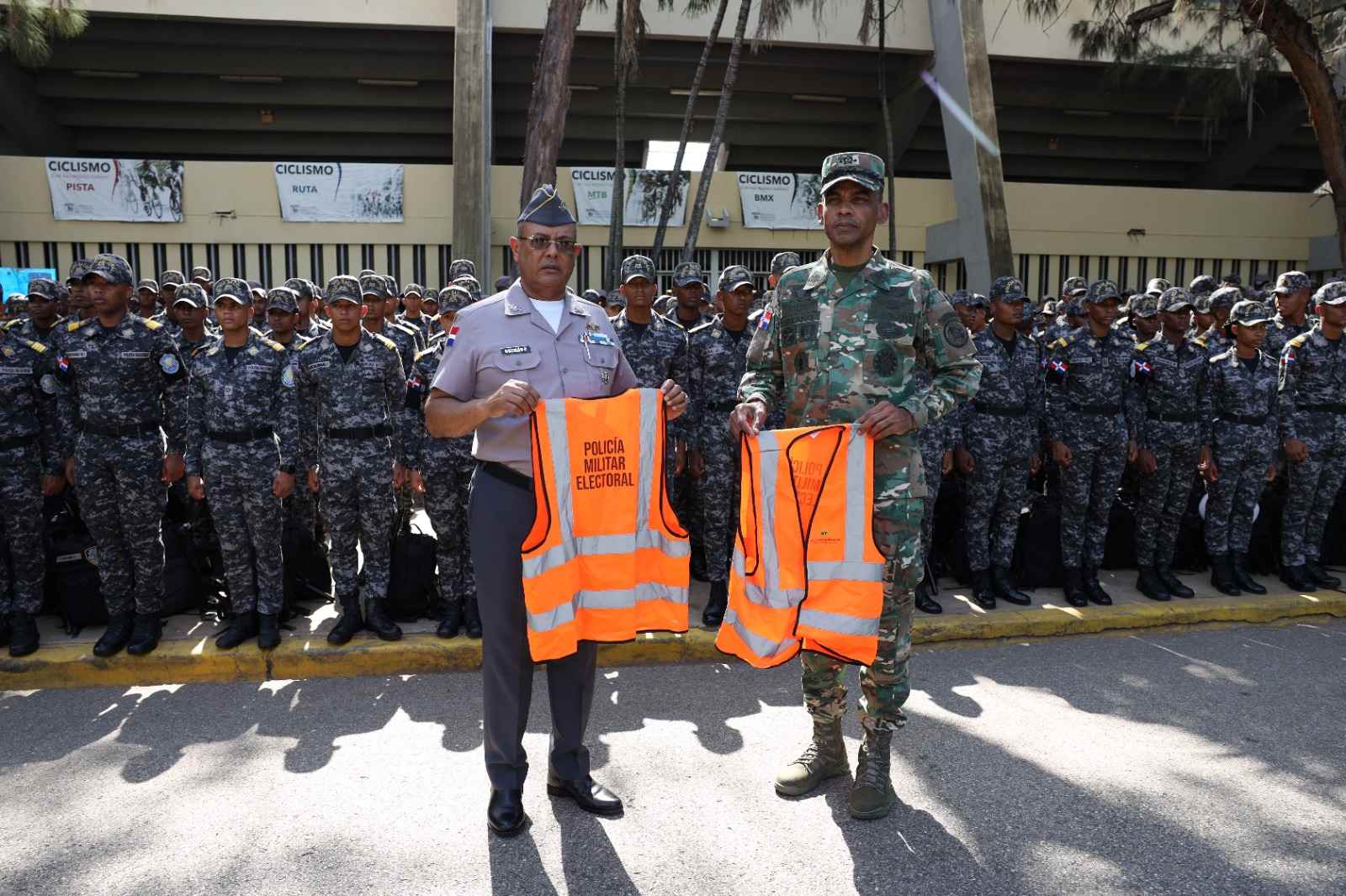 Agentes policiales integrados desde hoy a la Policía Militar Electoral; garantizarán seguridad en las elecciones presidenciales y congresuales del próximo domingo
