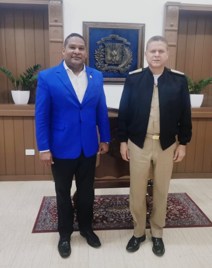 Comandante General de la Armada de República Dominicana recibe al Catedrático y Conferencista Jhanel Ferreras