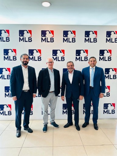 Representantes de MLB y Comisionado de Béisbol se reúnen para fortalecer los registros de academias y dopaje en RD