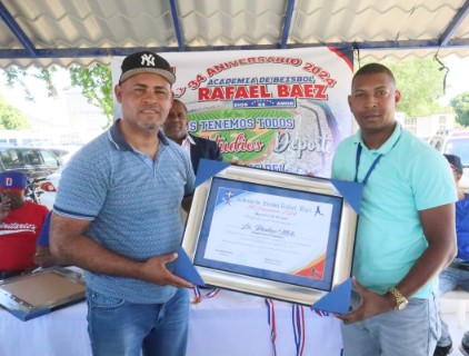 LOCUTOR COMUNICADOR Paulino MOTA AGRADECE ACADEMIA DE BEISBOL «RAFAEL BAEZ»…!!!